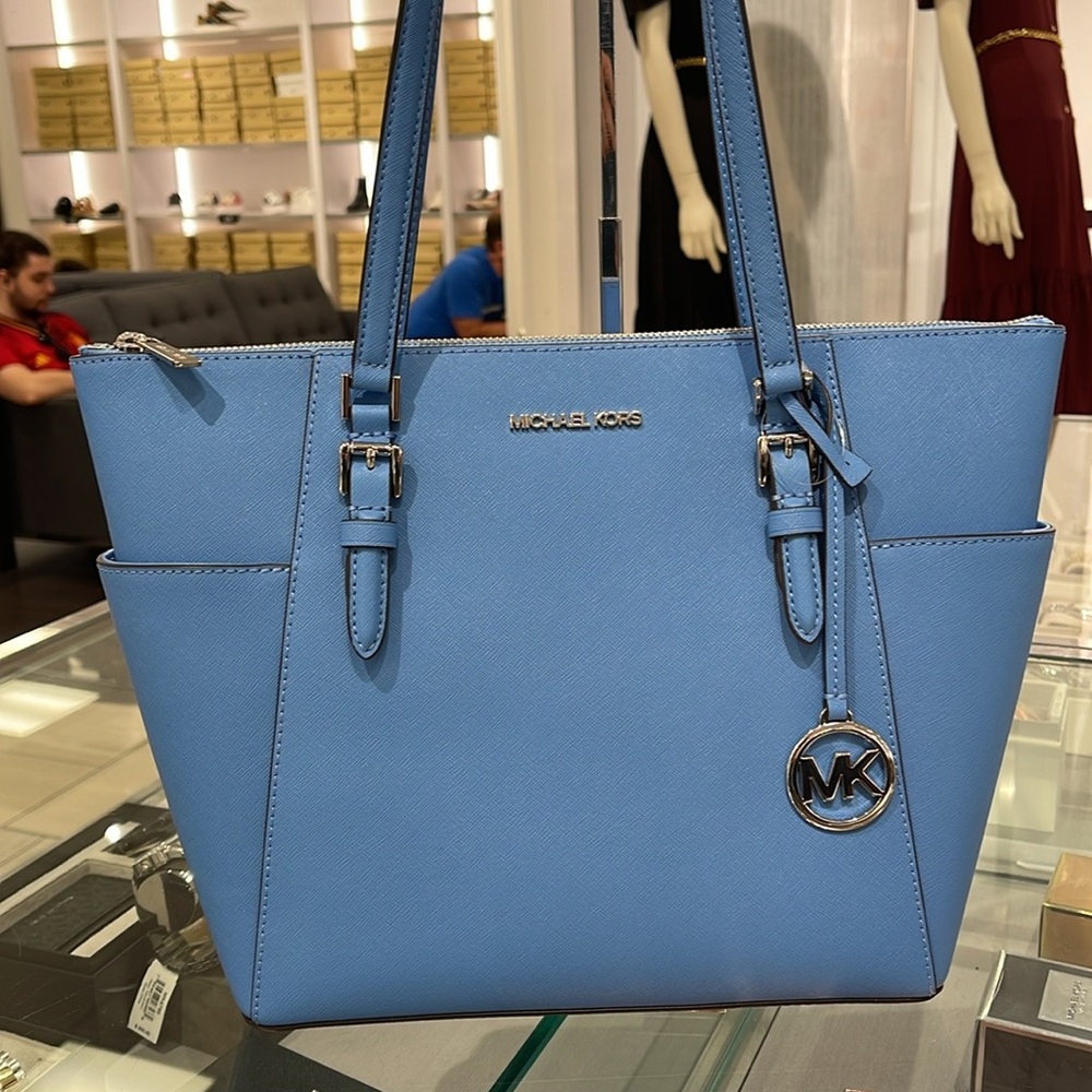 MICHAEL KORS
Jet Set Large Crossgrain Leather Top-Zip Charlotte Tote Bag
NWT - Picture 15 of 16